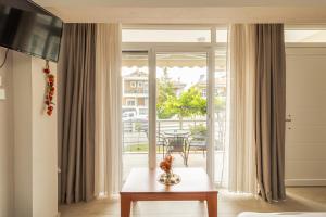 Μια τηλεόραση ή/και κέντρο ψυχαγωγίας στο Erosaria Suites