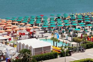 Ein Strand an oder in der Nähe des Hotels