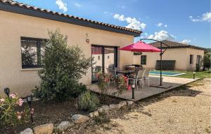 Πισίνα στο ή κοντά στο Lovely Home In Vallon-Pont-D'arc +10 φωτογραφίες