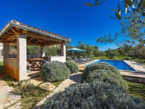 Bazén v ubytování Villa Alka Comfortable holiday residence nebo v jeho okolí