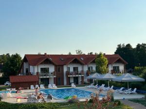 Bazén v ubytovaní Apartament Łebska Ostoja alebo v jeho blízkosti + 5 fotografií