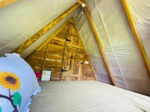 Letto o letti in una camera di The Forest Edge Resort