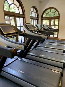 Fitness centrum a/nebo fitness zařízení v ubytování Miraflores 42 Ocean View Condo At Las Catalinas