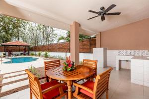 Πισίνα στο ή κοντά στο Flamingo Estates 18- 4 Br House With Pool
