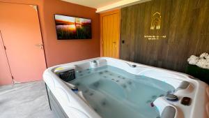 a jacuzzi tub in the middle of a room at SPA PRIVATIF Les Bains de Marrakech in Froyennes