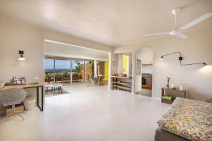 普拉亚弗拉明戈Casa Bahia Sur - Luxury Ocean View 3 Bedroom Home的相册照片