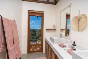 普拉亚弗拉明戈Casa Bahia Sur - Luxury Ocean View 3 Bedroom Home的相册照片