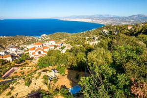 Foto dalla galleria di Plethora Luxury Suites a Rodhiá Altre 95 foto