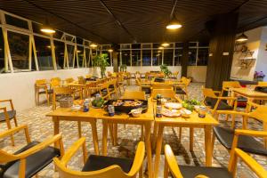 Veitingastaður eða matsölustaður á Sky House Hotel Da Lat City