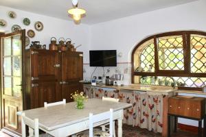 Η κουζίνα ή μικρή κουζίνα στο I Glicini Appartamento +29 φωτογραφίες