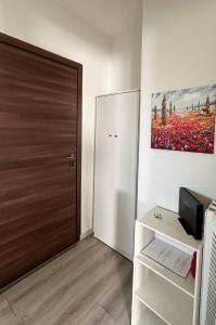 Una televisión o centro de entretenimiento en Appartamento Stefania 5 fotos más
