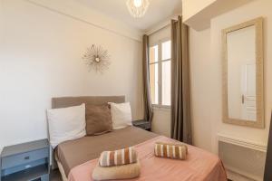 Postel nebo postele na pokoji v ubytování L'ESTEREL Au pied de la méditerranée 6 couchages