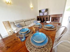 Μια τηλεόραση ή/και κέντρο ψυχαγωγίας στο Soleil 24