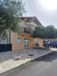 Budova, v ktorej sa apartmán nachádza