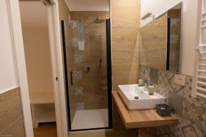 a bathroom with a sink and a shower at La casa nel verde in Recanati