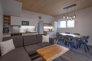 Kuchyň nebo kuchyňský kout v ubytování SPA Lakeside LIPNO CLUB