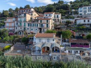 Το κτήριο όπου στεγάζεται  το διαμέρισμα