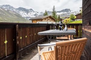 Nespecifikovaný výhled na hory nebo výhled na hory při pohledu z hotelu