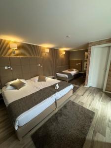 Krevet ili kreveti u jedinici u objektu Hotel - Pansion Kod Ruže - Strossmayer No 1 - breakfast included