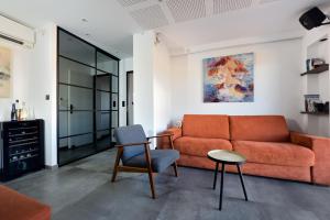 Ruang duduk di Aix Rooftop Appartement Luxe T2 - hypercentre Rotonde - Terrasse - Vue - Parking