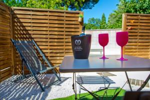 Fotografie z fotogalerie ubytování Mb Room - Appartement jacuzzi 4 étoiles Merveille v destinaci Puget-sur Argens