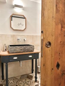 a bathroom with a sink and a mirror at Maison de la montagne - Chambres & Relax in Arvier