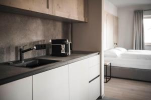 Galeriebild der Unterkunft HOFERGUT Suites & Apartments in Riscone