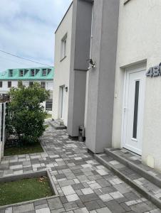 Budova, kde se aparthotel nachází
