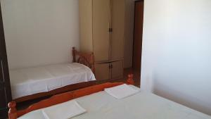 Postel nebo postele na pokoji v ubytování Guesthouse Sinani