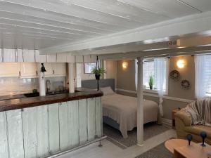 Posezení v ubytování Stathelle Heritage Retreat - Studio Apartment