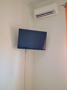 TV a/nebo společenská místnost v ubytování Heron House Resort