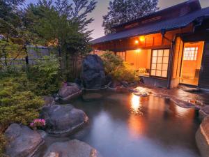 Garður fyrir utan 天空の湯屋 山荘 華柚