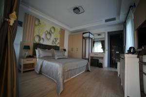 Voodi või voodid majutusasutuse Datca Suites Luxury Boutuiqe Hotel toas