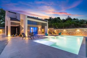 a villa with a swimming pool and a house at SoHa luxury house in Lazaráta