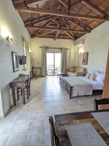 Ένα ή περισσότερα κρεβάτια σε δωμάτιο στο Meltemi Apartments