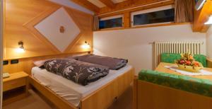 Chalet Pineta relax location客房内的一张或多张床位