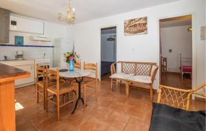 Posezení v ubytování Awesome Apartment In Afa With Wifi