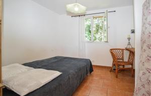 Postel nebo postele na pokoji v ubytování Awesome Apartment In Afa With Wifi + 8 fotografií