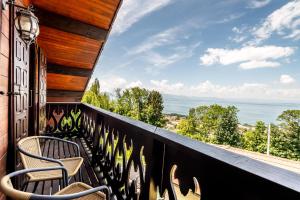 Fotografie z fotogalerie ubytování Agréable Chalet, vue panoramique sur la Lac Léman v destinaci Évian-les-Bains