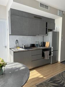 Una cocina o cocineta en Тихая Гавань