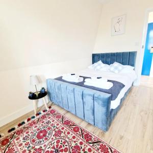 Postel nebo postele na pokoji v ubytování High Wycombe Commuters Rental