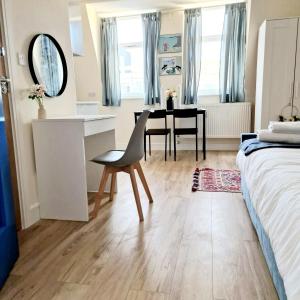 Postel nebo postele na pokoji v ubytování High Wycombe Commuters Rental