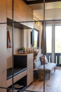 a living room with a couch and a table at Suite Apartment modern getaway - Neu renoviert - Strobl am Wolfgangsee in Strobl