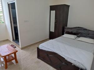 Letto o letti in una camera di Govinda Krishna Comforts
