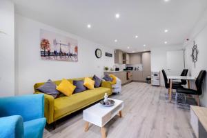 a living room with a yellow couch and a table at Modern 2 Bedroom Apartments Town Centre Camberley in Camberley