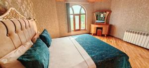 Postel nebo postele na pokoji v ubytování Heavenly place Gabala + 16 fotografií