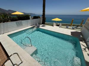 Bazén v ubytovaní Hotel Paraíso Del Mar alebo v jeho blízkosti