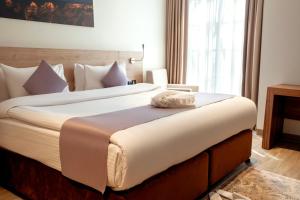 Letto o letti in una camera di Kyriad Muscat