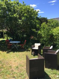a group of chairs and a table in a yard at Chambre ville & campagne in Nantes +2 photos