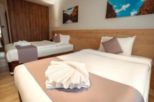 Letto o letti in una camera di Kyriad Muscat